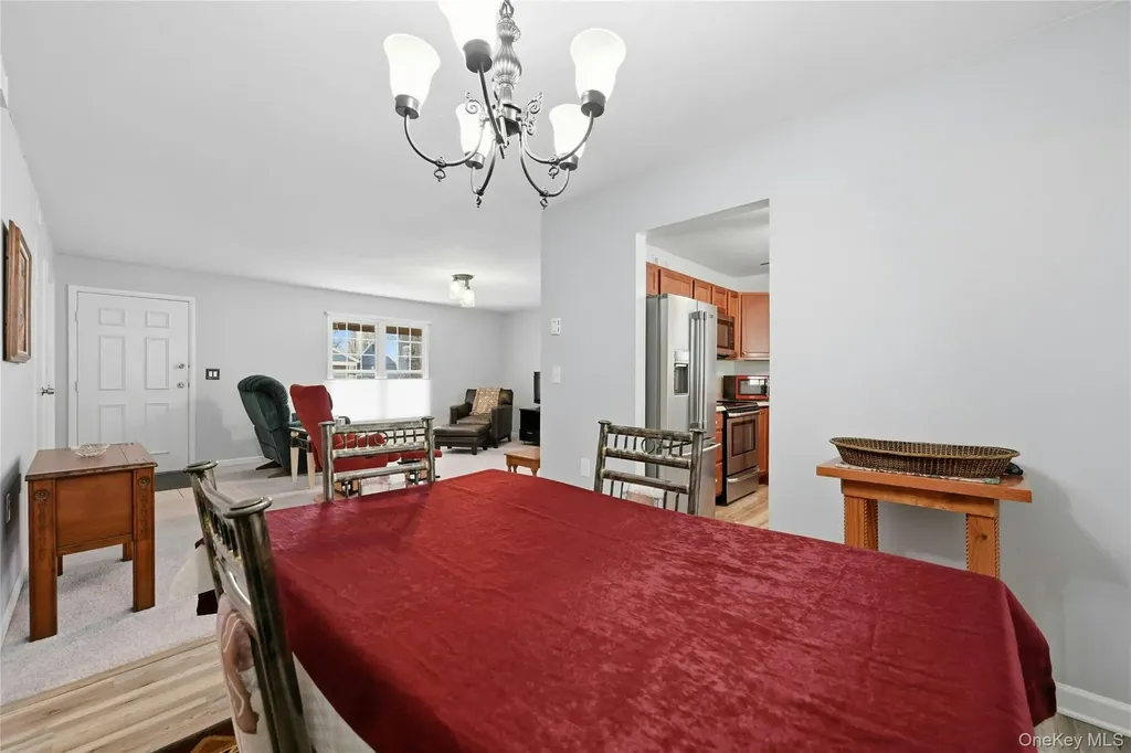 204 Belfast Lane Ridge NY 11961