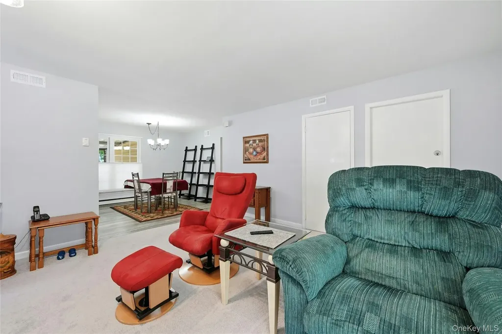 204 Belfast Lane Ridge NY 11961