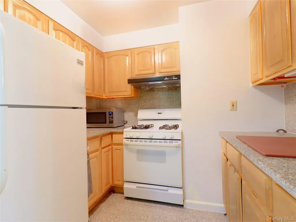 137-08 31st Road Flushing NY 11354