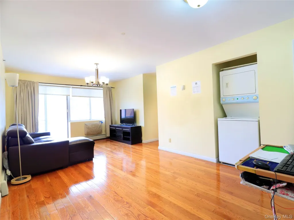 137-08 31st Road Flushing NY 11354