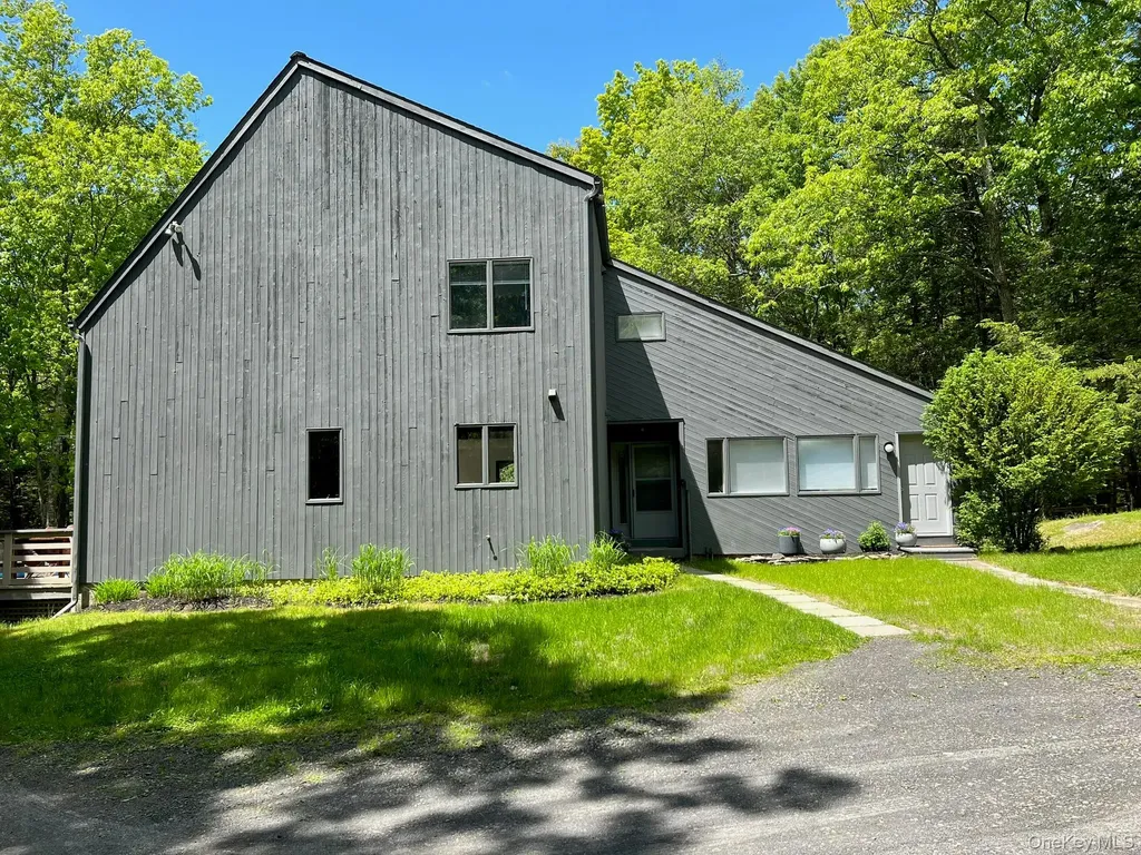 9 Munchkin Lane Kingston NY 12401