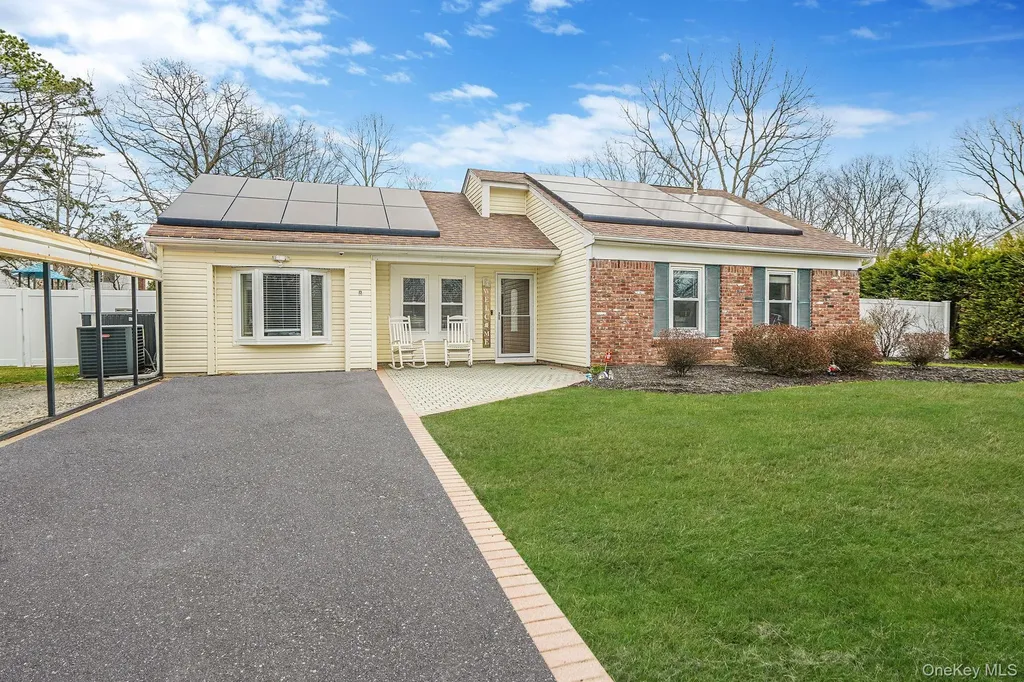 19 Goodwin Lane Coram NY 11727