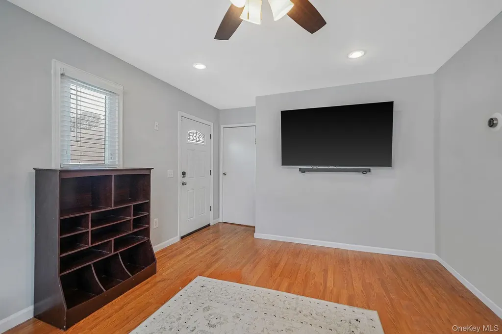 19 Goodwin Lane Coram NY 11727