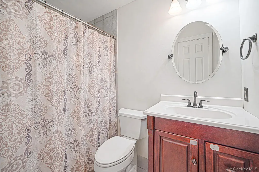 19 Goodwin Lane Coram NY 11727