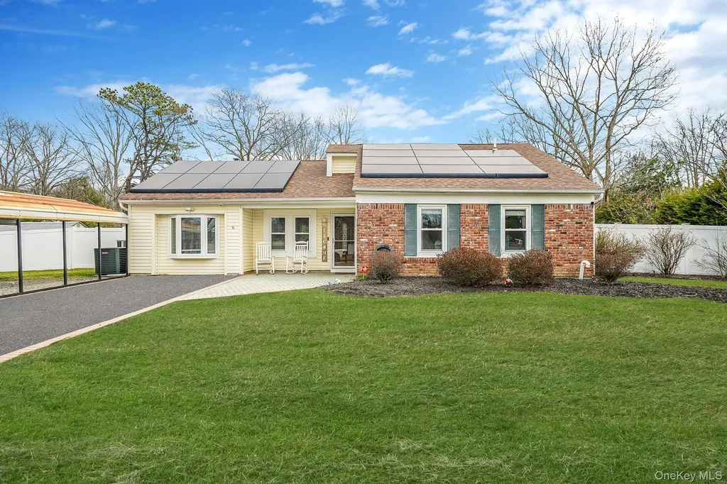 19 Goodwin Lane Coram NY 11727
