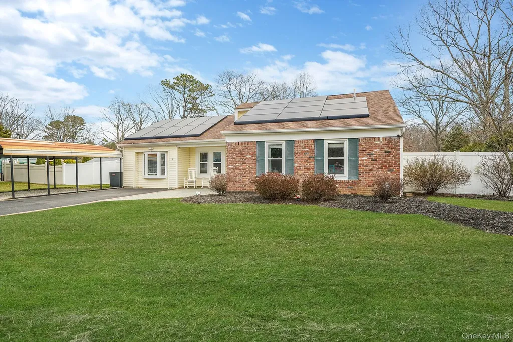 19 Goodwin Lane Coram NY 11727