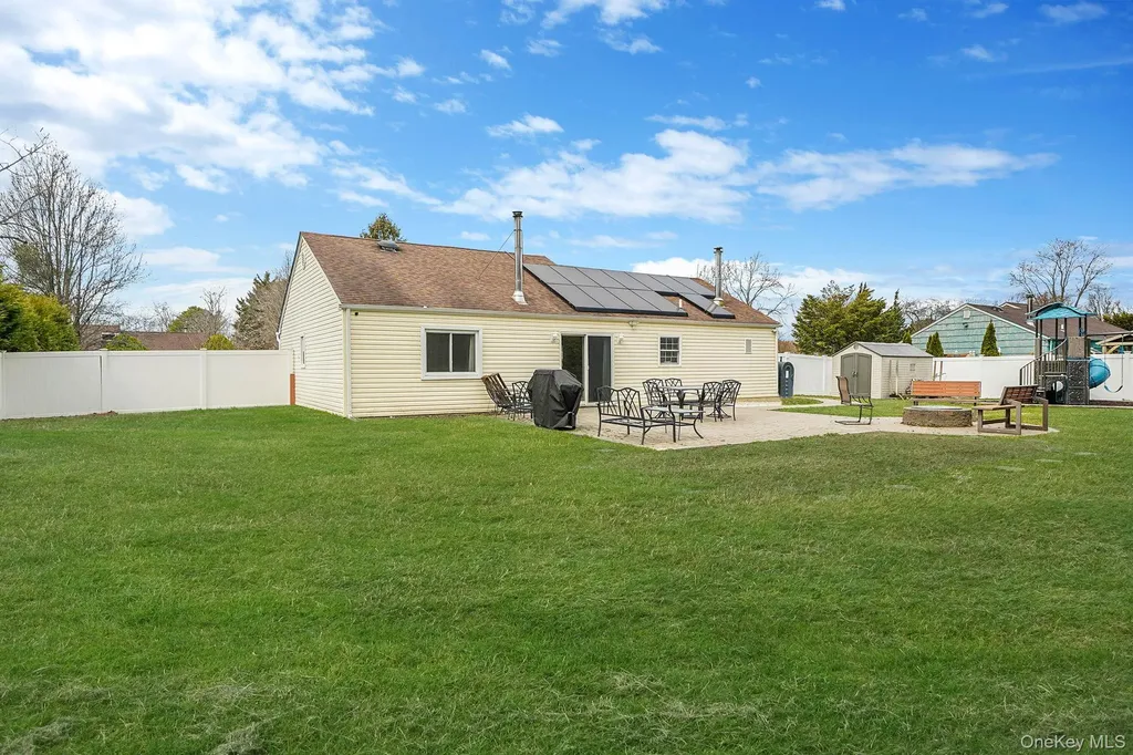 19 Goodwin Lane Coram NY 11727