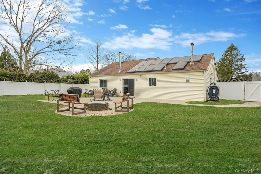 19 Goodwin Lane Coram NY 11727