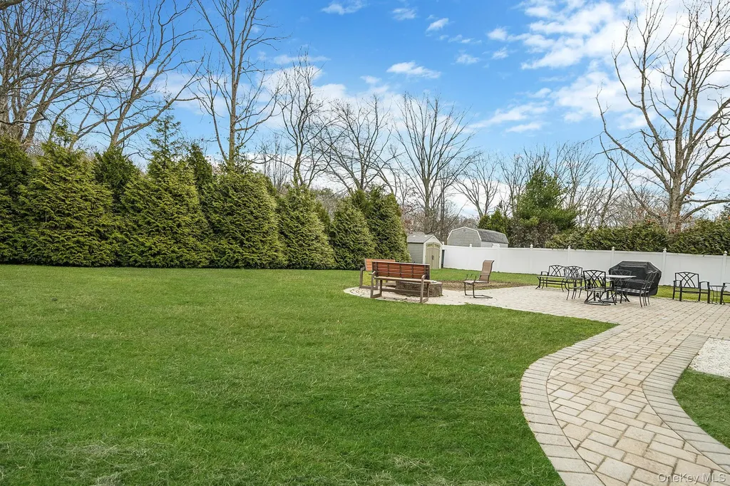 19 Goodwin Lane Coram NY 11727