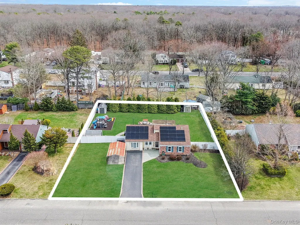 19 Goodwin Lane Coram NY 11727