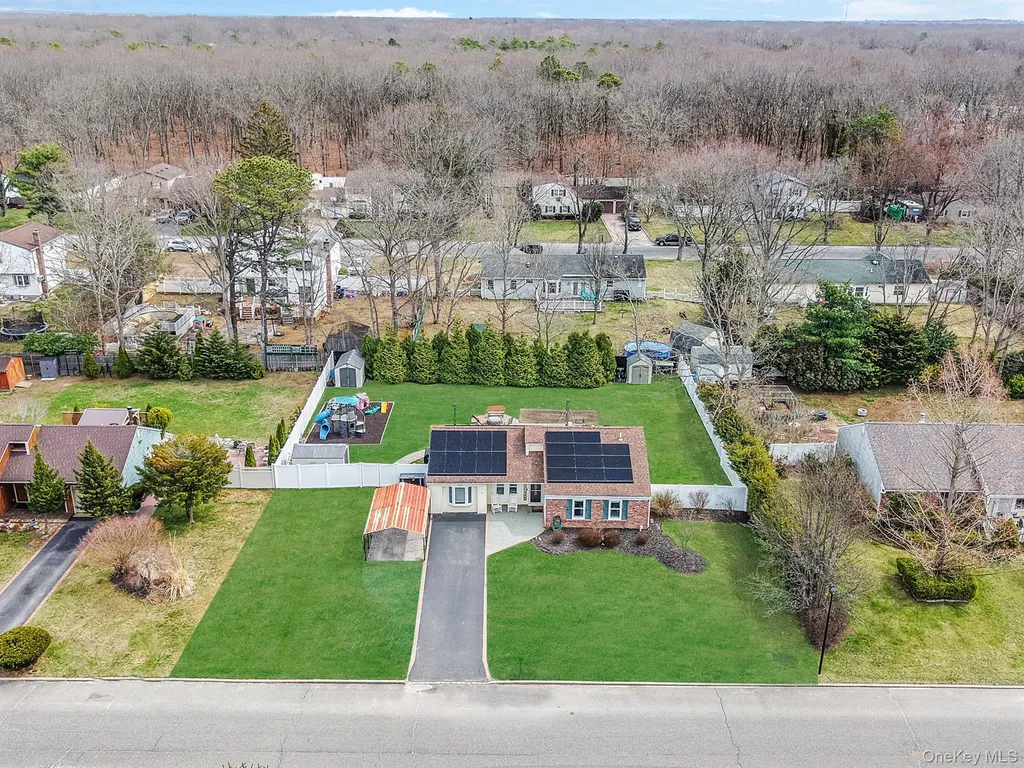 19 Goodwin Lane Coram NY 11727