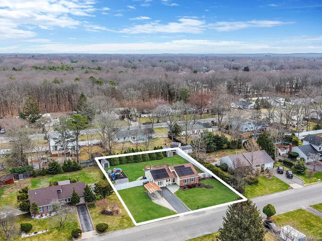 19 Goodwin Lane Coram NY 11727