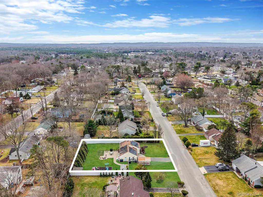 19 Goodwin Lane Coram NY 11727