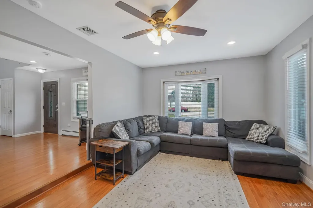 19 Goodwin Lane Coram NY 11727