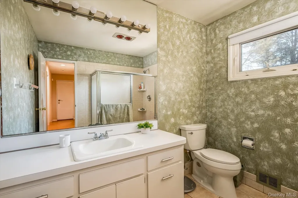 42 Netto Lane Plainview NY 11803