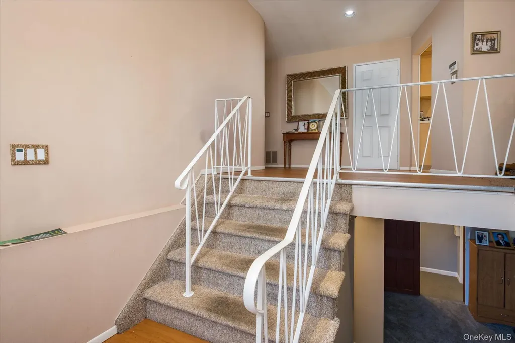 42 Netto Lane Plainview NY 11803