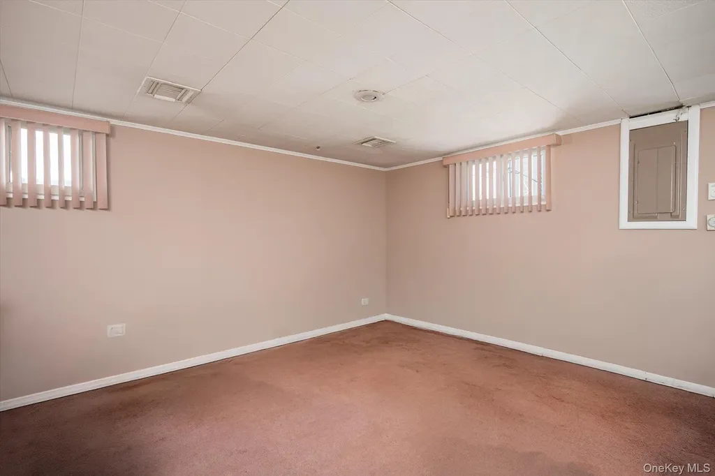 42 Netto Lane Plainview NY 11803