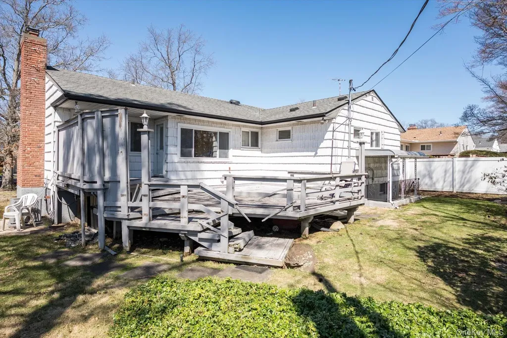 42 Netto Lane Plainview NY 11803