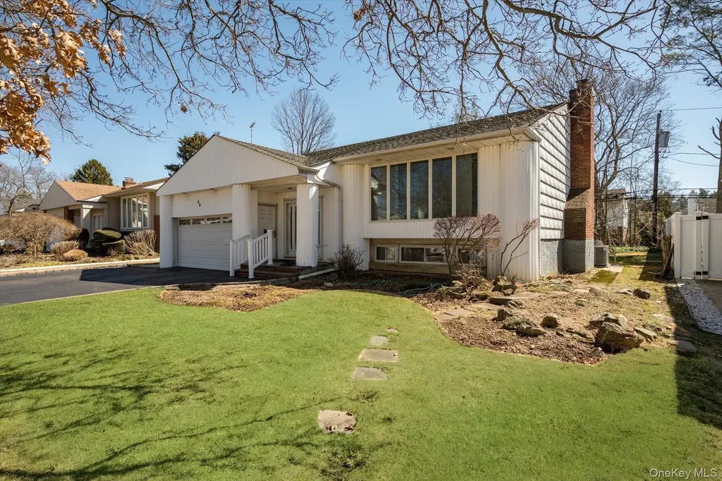 42 Netto Lane Plainview NY 11803