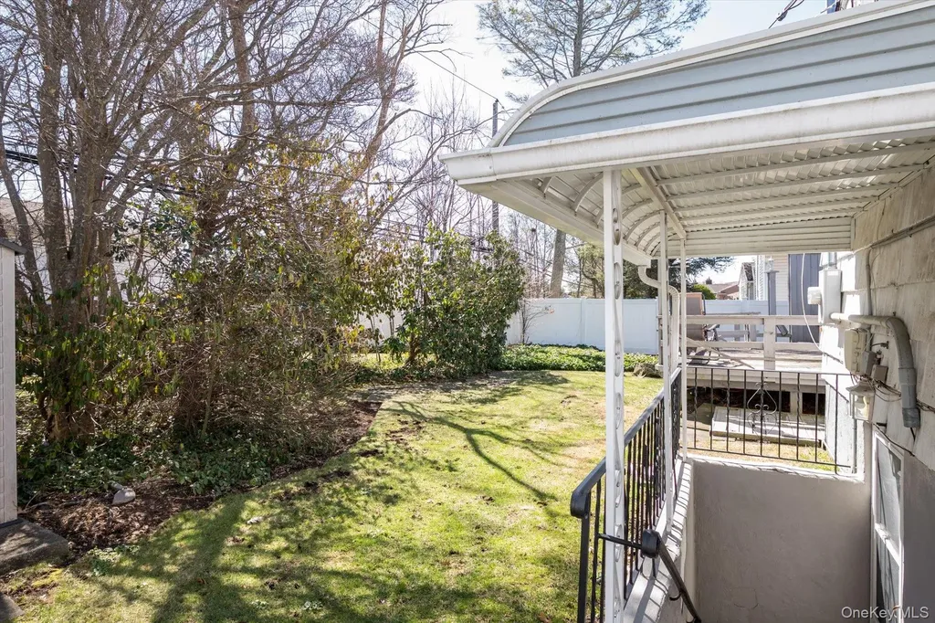 42 Netto Lane Plainview NY 11803