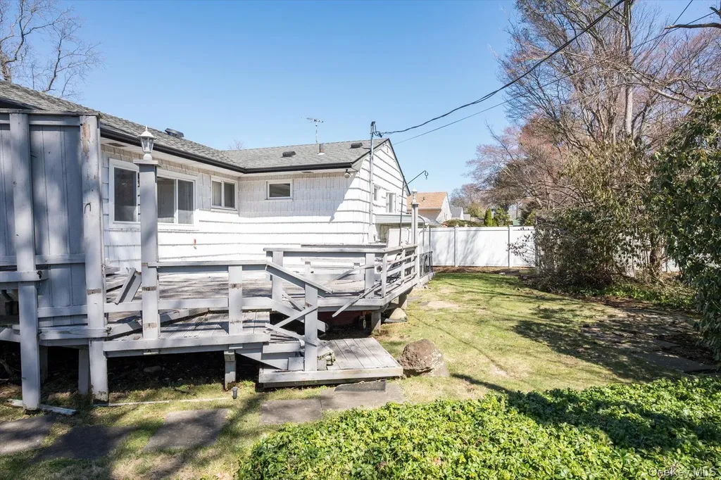 42 Netto Lane Plainview NY 11803