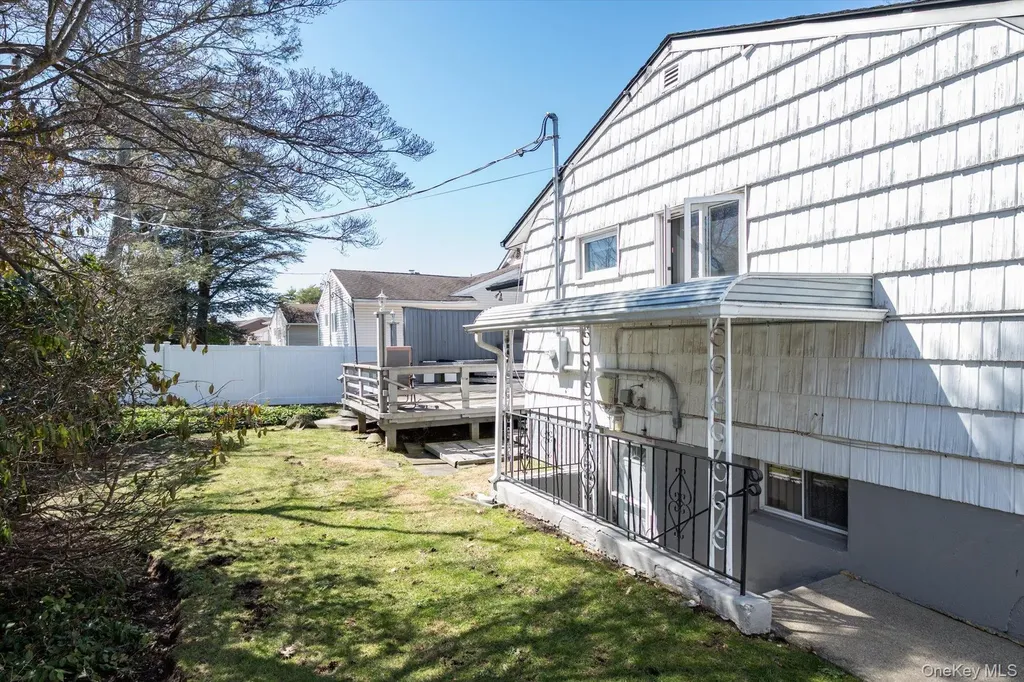 42 Netto Lane Plainview NY 11803