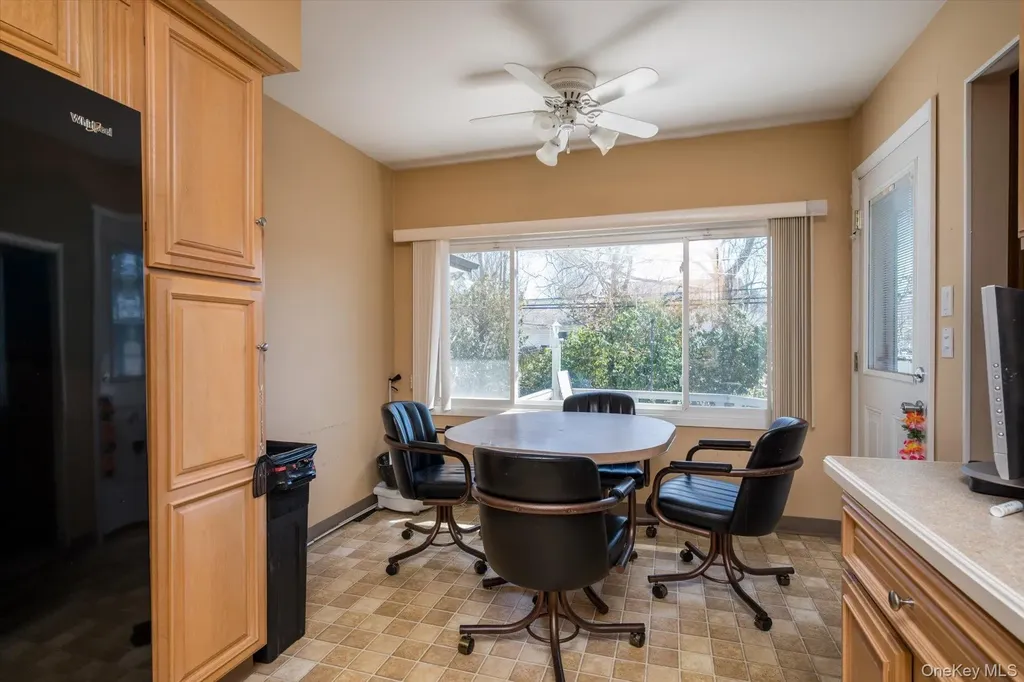 42 Netto Lane Plainview NY 11803