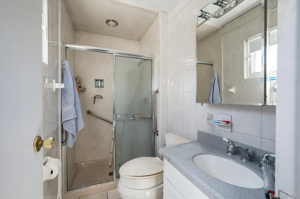 42 Netto Lane Plainview NY 11803