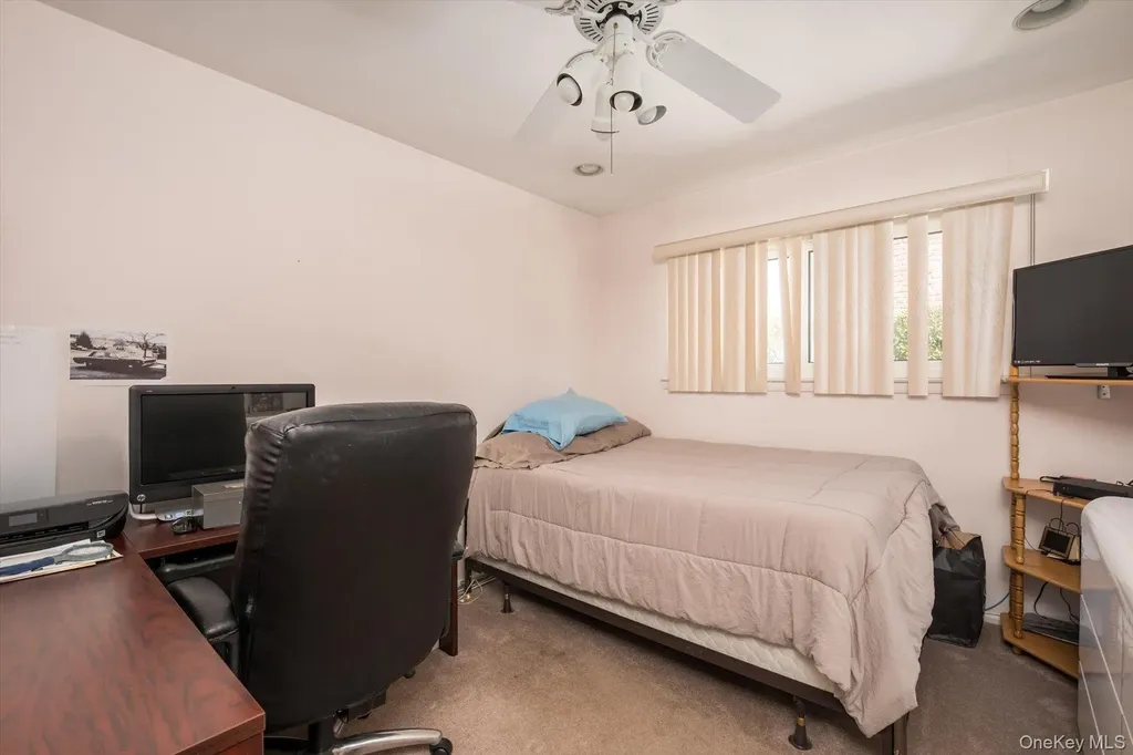 42 Netto Lane Plainview NY 11803