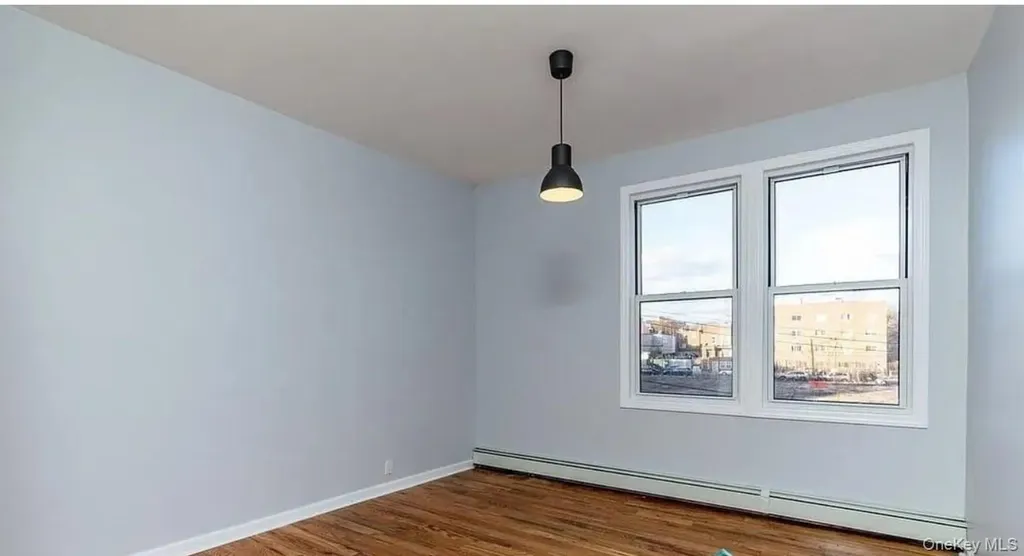 712 E 211th Street Bronx NY 10467