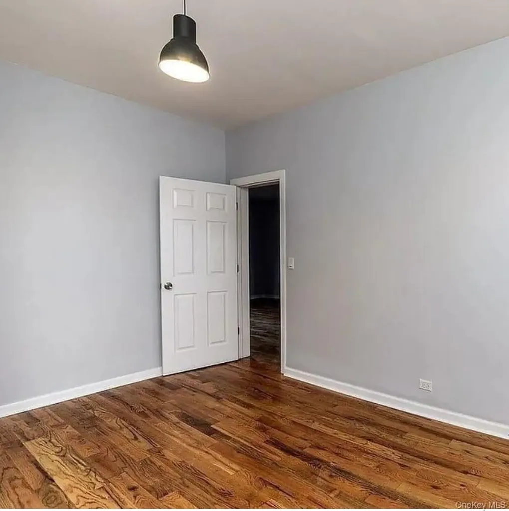 712 E 211th Street Bronx NY 10467