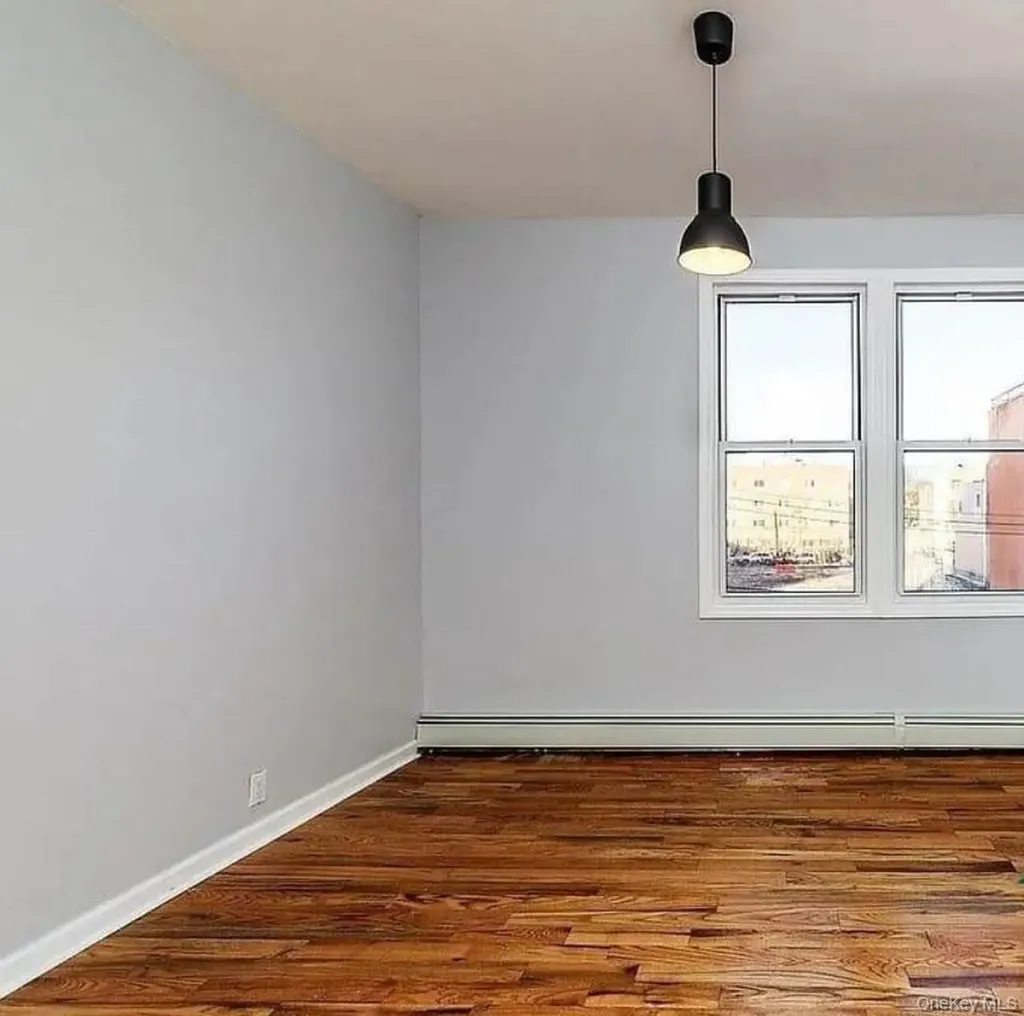 712 E 211th Street Bronx NY 10467
