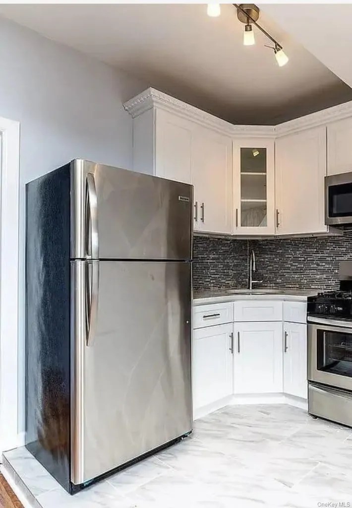 712 E 211th Street Bronx NY 10467