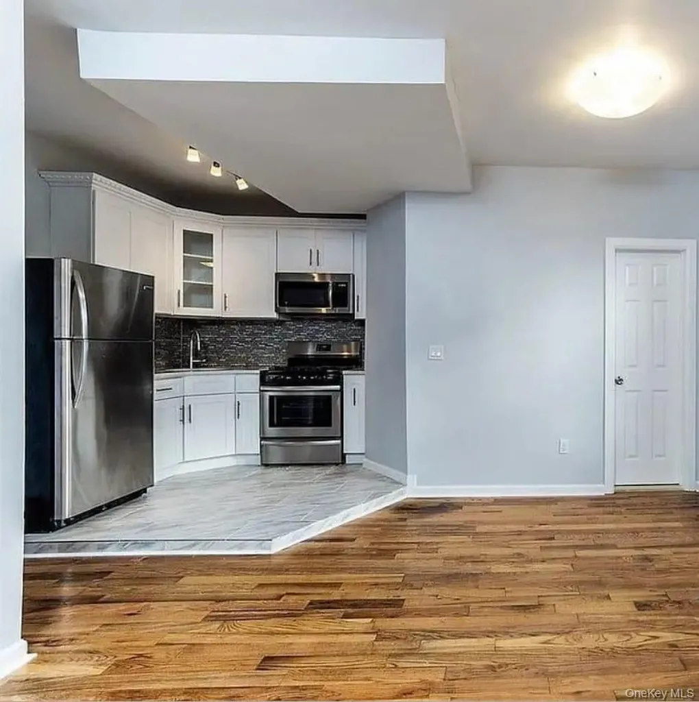 712 E 211th Street Bronx NY 10467