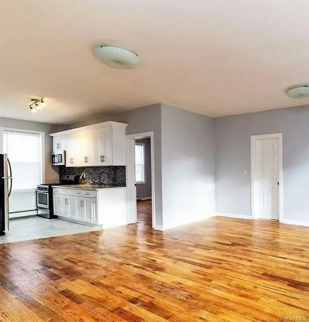 712 E 211th Street Bronx NY 10467