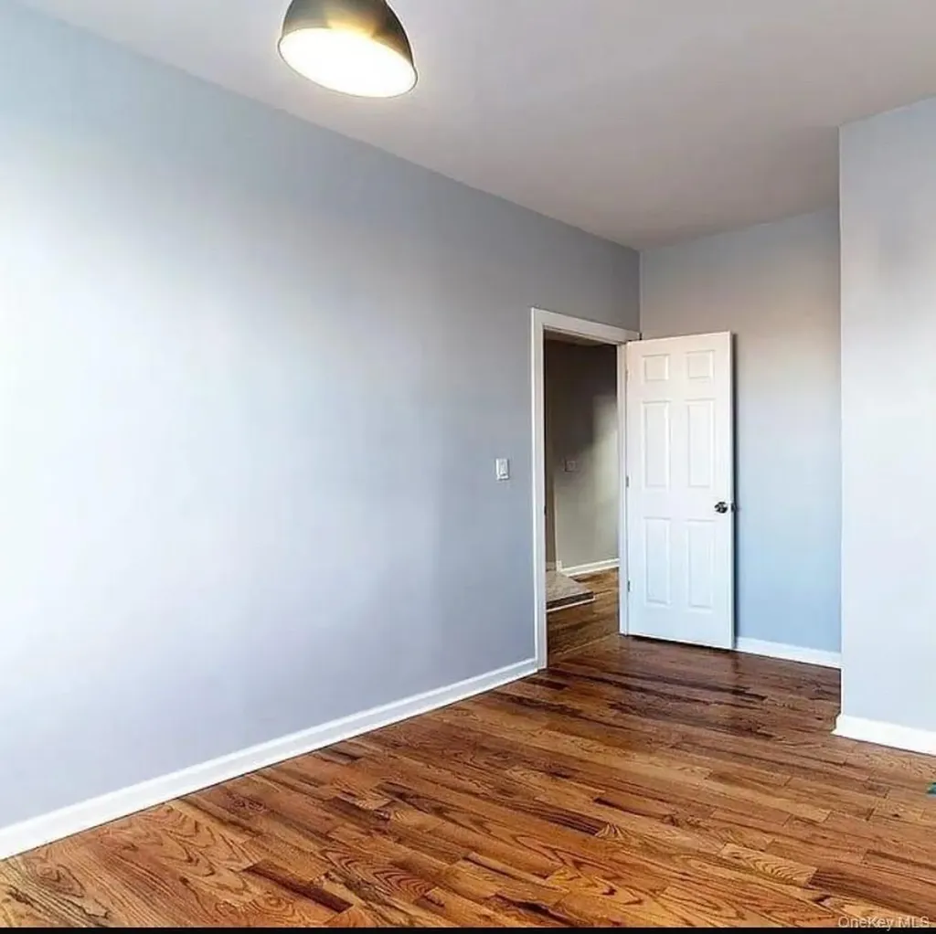 712 E 211th Street Bronx NY 10467