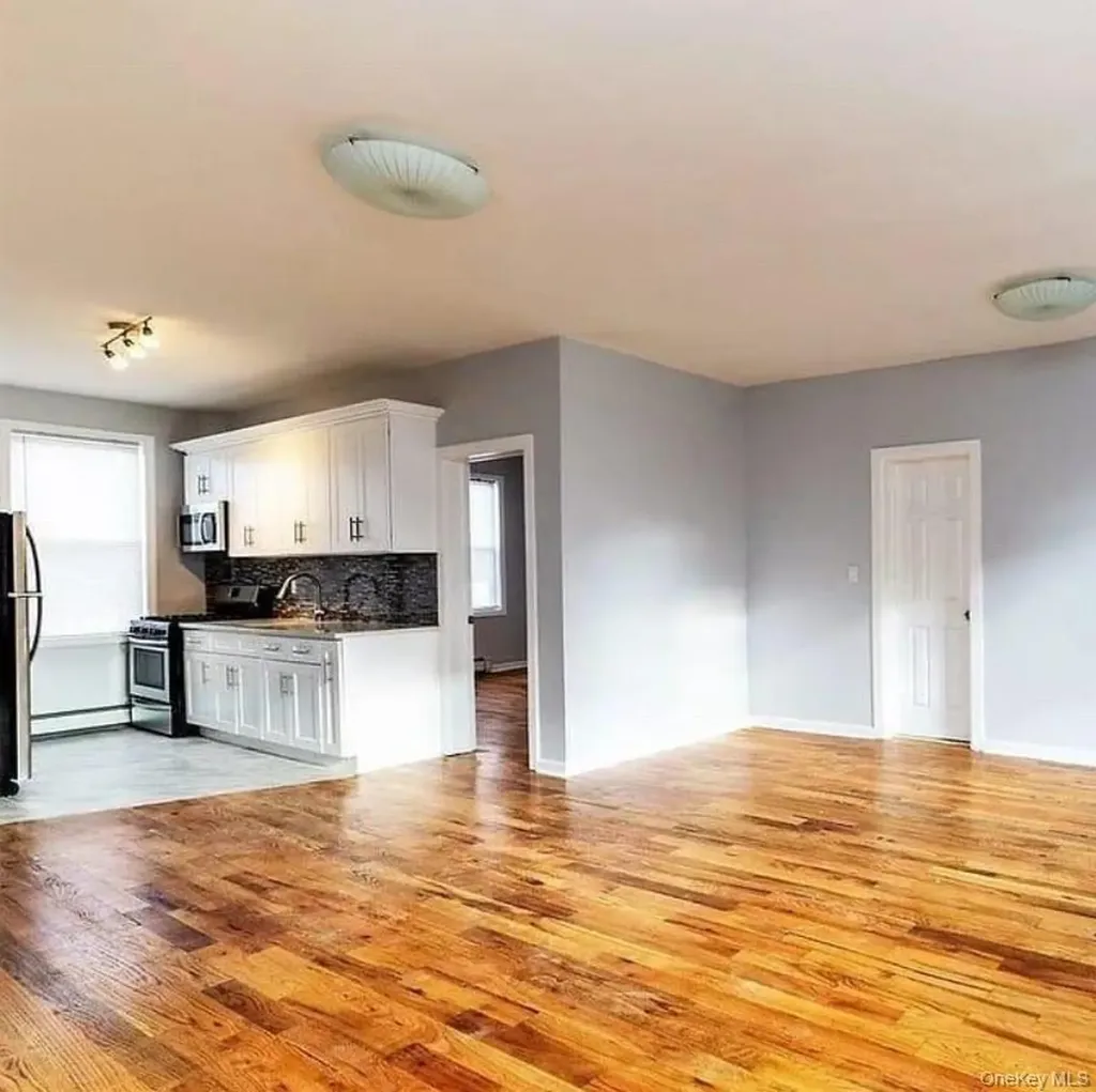 712 E 211th Street Bronx NY 10467