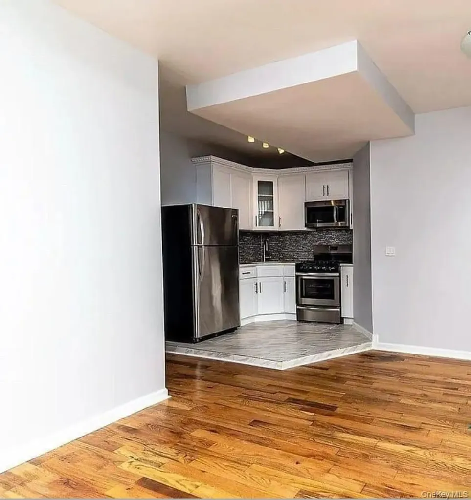 712 E 211th Street Bronx NY 10467