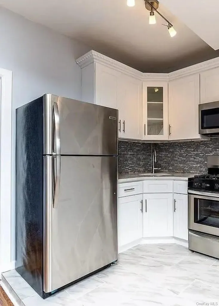 712 E 211th Street Bronx NY 10467