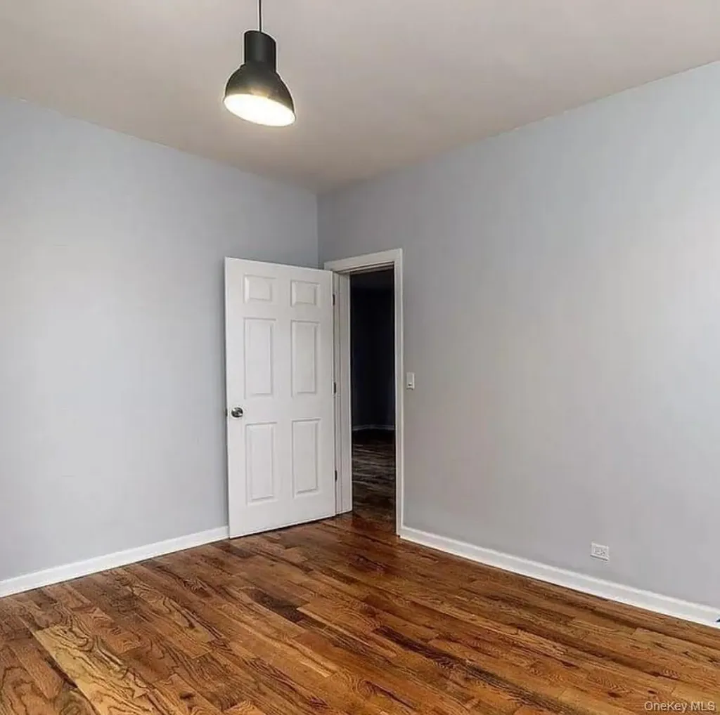 712 E 211th Street Bronx NY 10467