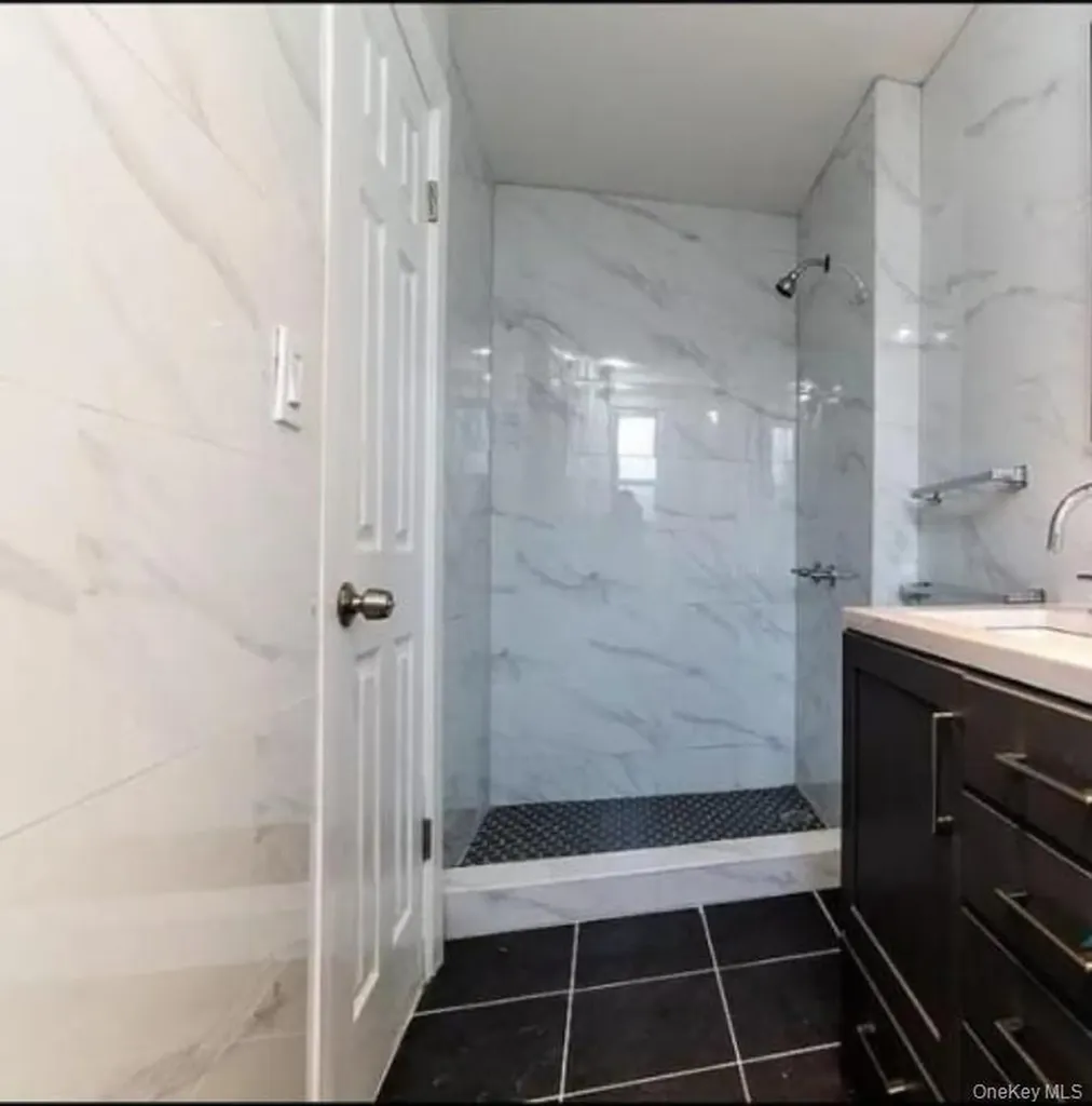 712 E 211th Street Bronx NY 10467