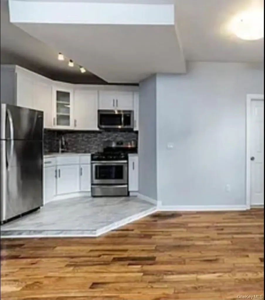 712 E 211th Street Bronx NY 10467