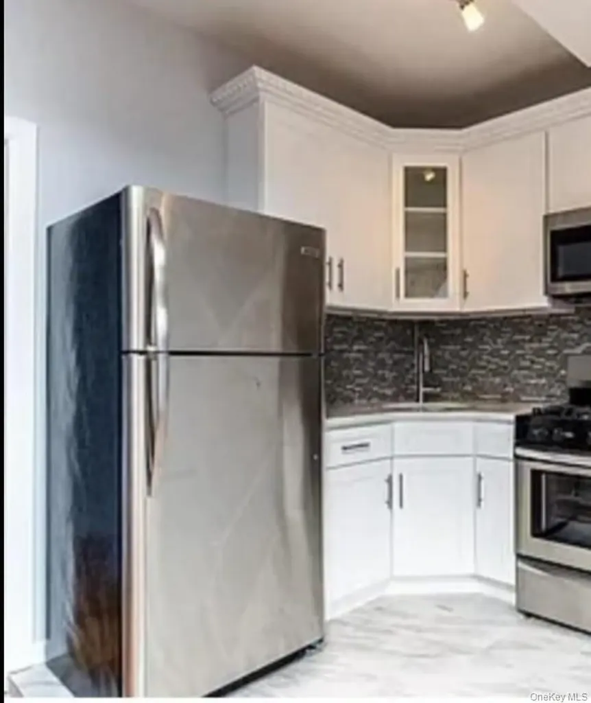 712 E 211th Street Bronx NY 10467