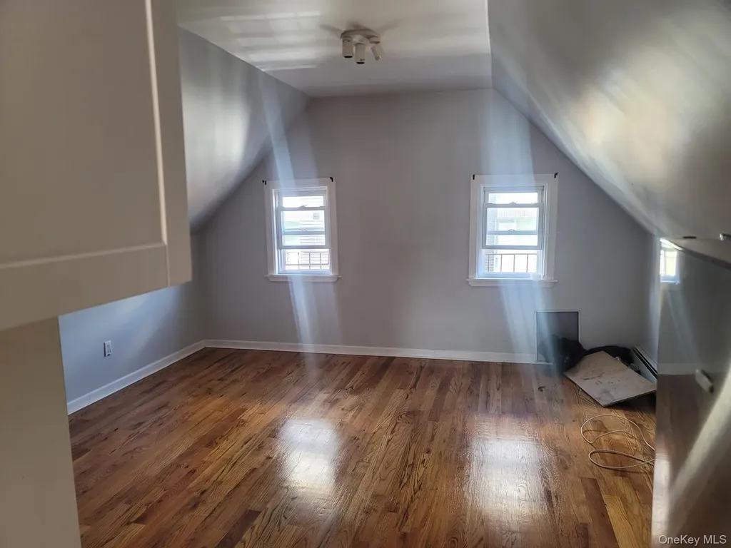 712 E 211th Street Bronx NY 10467