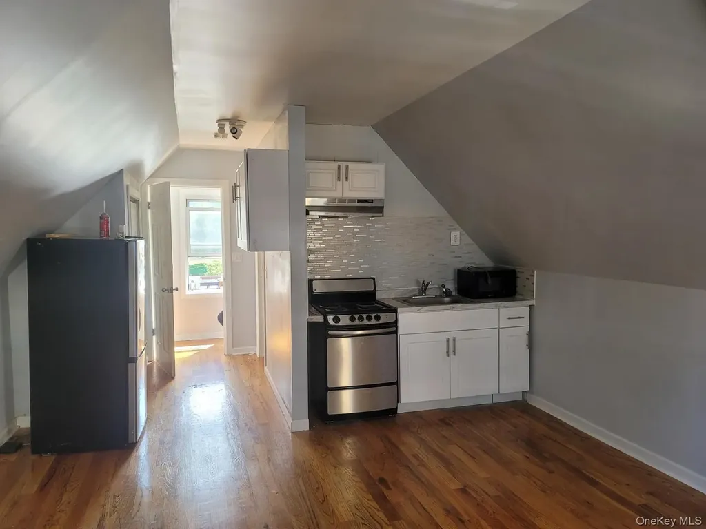 712 E 211th Street Bronx NY 10467
