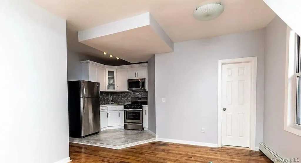 712 E 211th Street Bronx NY 10467