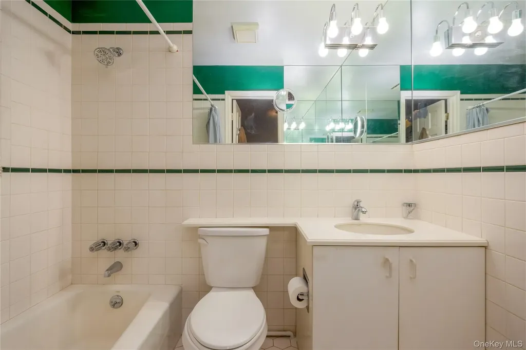 196 E Townline Road West Nyack NY 10994