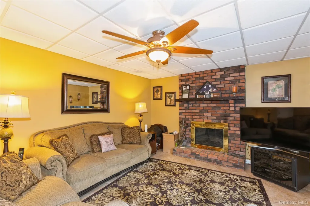 10 Liso Drive Mount Sinai NY 11766