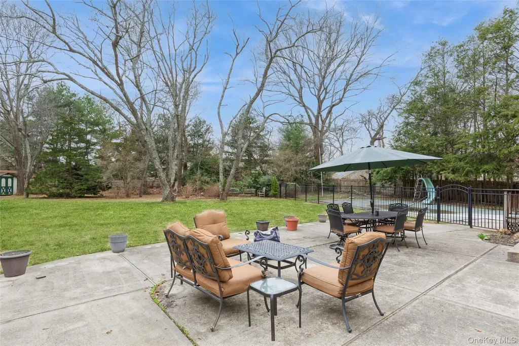 10 Liso Drive Mount Sinai NY 11766
