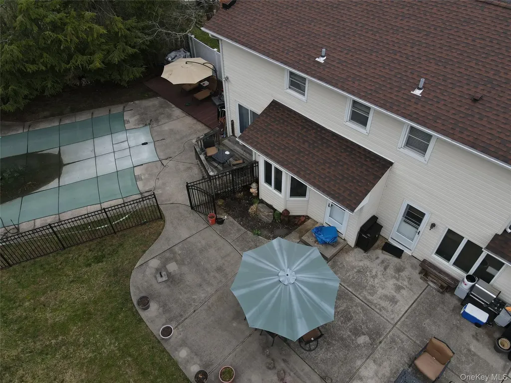 10 Liso Drive Mount Sinai NY 11766